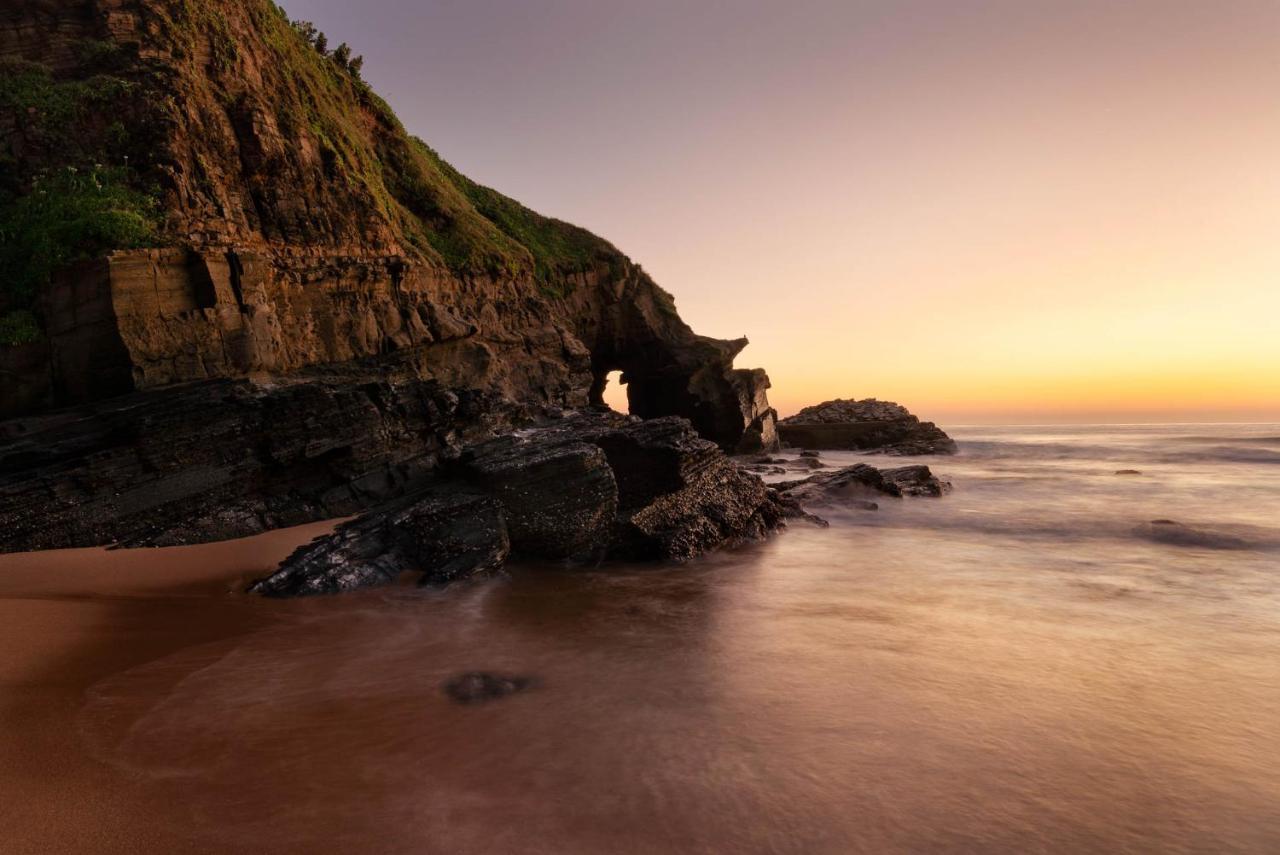 Loadshedding Free!! Tropical Beach Oasis, Wi-Fi, Views, Pool, Netflix Ballito Eksteriør billede