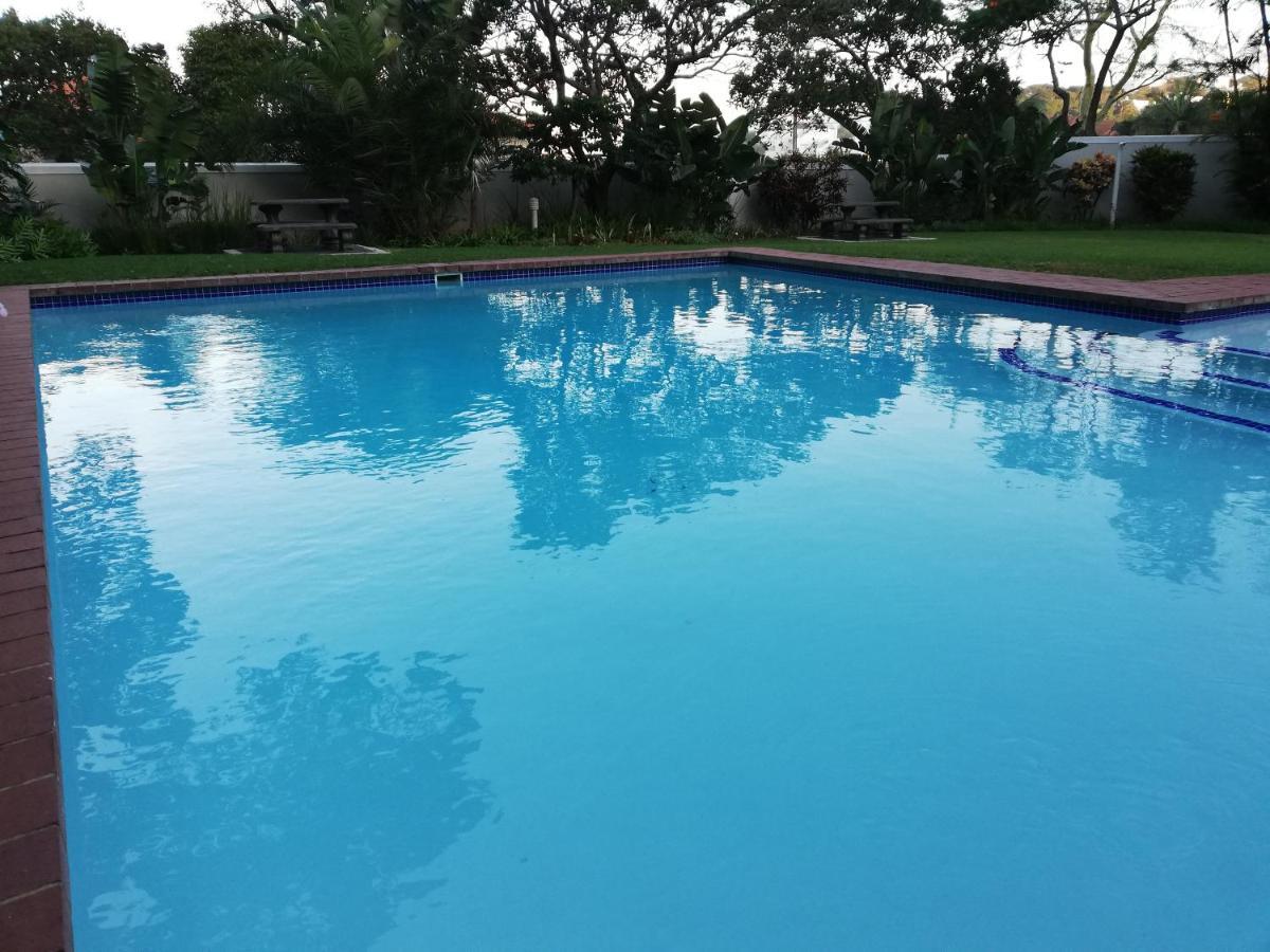 Loadshedding Free!! Tropical Beach Oasis, Wi-Fi, Views, Pool, Netflix Ballito Eksteriør billede