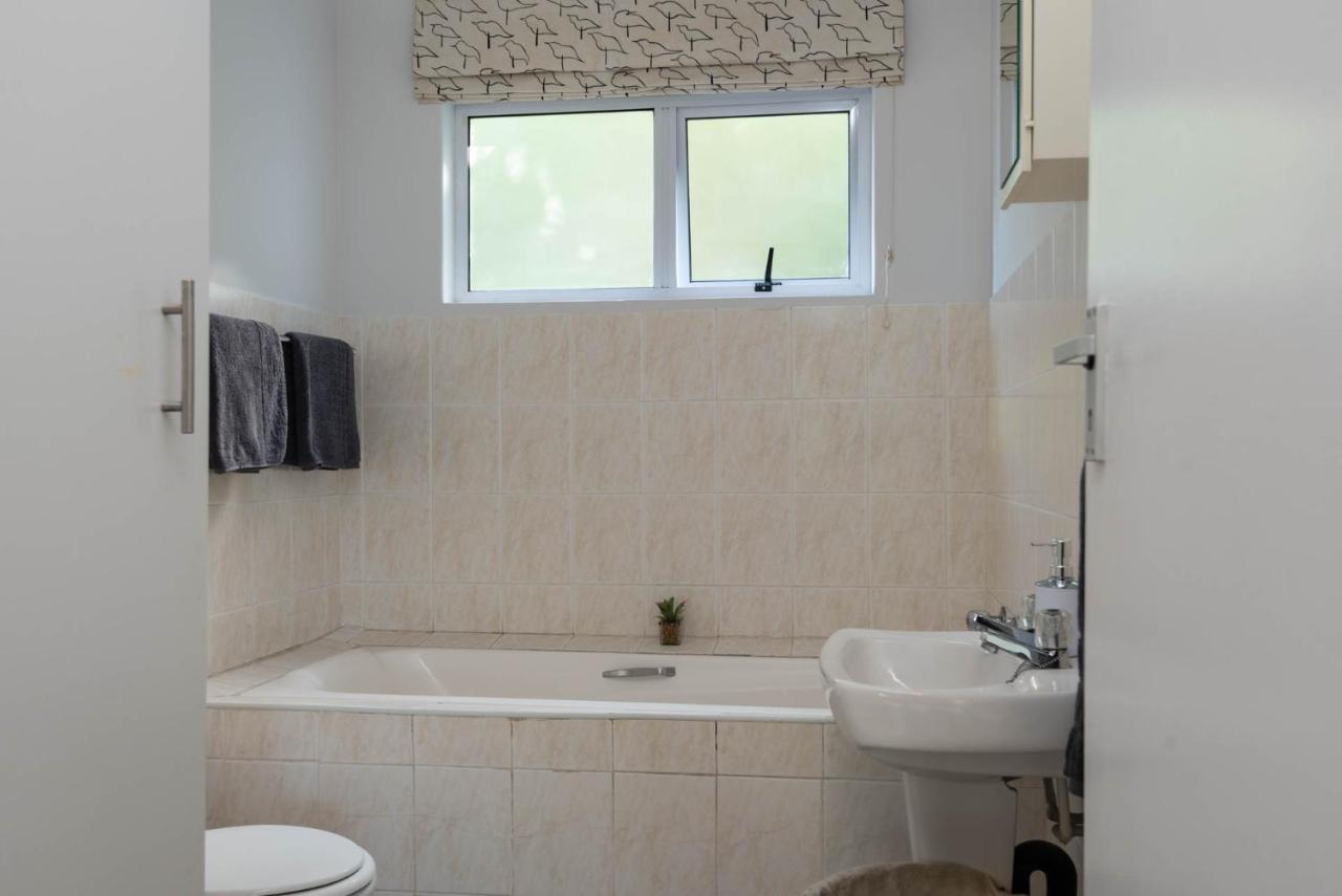 Loadshedding Free!! Tropical Beach Oasis, Wi-Fi, Views, Pool, Netflix Ballito Eksteriør billede